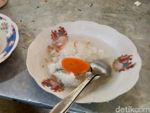 Walau Tanpa Daging dan Rp 4 Ribuan, Soto Ini Bikin Pembeli Ketagihan Walau Tanpa Daging dan Rp 4 Ribuan, Soto Ini Bikin Pembeli Ketagihan