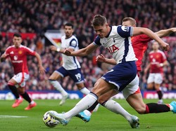 Solo Run Van de Ven Lahirkan Gol Cepat Spurs yang Goyahkan MU