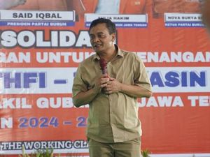 Buruh Berikan Gelar Bapak Buruh dan Nyatakan Dukungan ke Ahmad Luthfi