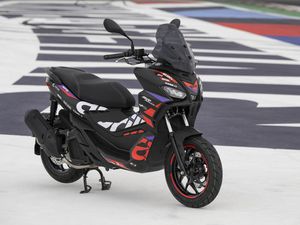 Aprilia SR-GT 200 Replica Meluncur: ala Motor MotoGP, Harga Rp 65,5 Juta Aprilia SR-GT 200 Replica Meluncur: ala Motor MotoGP, Harga Rp 65,5 Juta