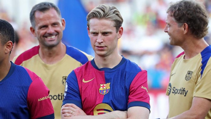 Frenkie de Jong Frenkie de Jong is presenting the 2024-25 FC Barcelona squad at the Luis Companys Stadium in Barcelona, Spain, on August 12, 2024. (Photo by Joan Valls/Urbanandsport /NurPhoto via Getty Images)