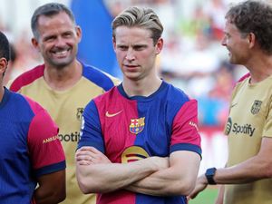 De Jong Bantah Tuduhan Morotin Keuangan Barcelona