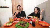 Gaya Jerome Polin Saat Makan di Warteg hingga Warung Pecel Lele