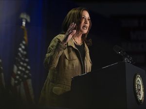 Kamala Harris Tak Muncul di Depan Pendukungnya yang Telah Berkumpul Kamala Harris Tak Muncul di Depan Pendukungnya yang Telah Berkumpul
