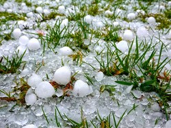 Penyebab Terjadinya Hujan Es Beserta Proses dan Ciri-cirinya