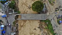 Jembatan Rusak Diterjang Banjir Besar di Nepal