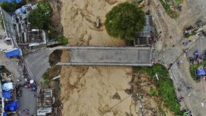 Jembatan Rusak Diterjang Banjir Besar di Nepal