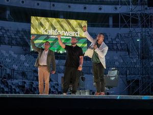 Khabib Nurmagomedov & Kahforward Ajak Anak Muda Lakukan Aksi Berdampak Khabib Nurmagomedov & Kahforward Ajak Anak Muda Lakukan Aksi Berdampak