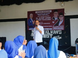 Emak-emak Ketufat Dukung Ayep Zaki-Bobby Maulana di Pilwalkot Sukabumi