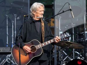 Video: Musisi dan Penulis Lagu Kris Kristofferson Meninggal Dunia