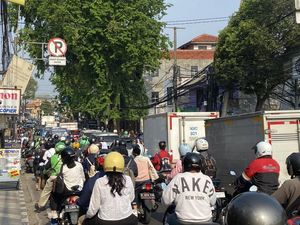 Jam Berangkat Kantor, Lalin di Jl Akses UI Depok arah Jakarta Macet Pagi Ini
