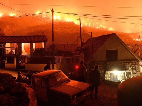 Yunani Berkobar Dilanda Kebakaran Hutan