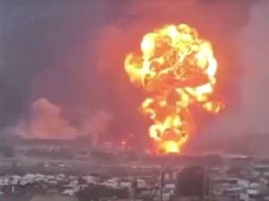 Pelabuhan di Yaman Meledak Diserang Israel Pelabuhan di Yaman Meledak Diserang Israel