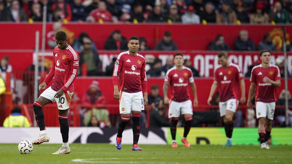 Manchester United terpuruk di Liga Inggris musim ini. (Foto: AP/Dave Thompson)