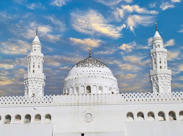 Pesona Masjid Qiblatain dan Sejarah Perubahan Arah Kiblat Muslim