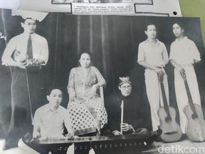 Es Lilin: Lagu Perjuangan yang Tak Lekang Dimakan Zaman Es Lilin: Lagu Perjuangan yang Tak Lekang Dimakan Zaman