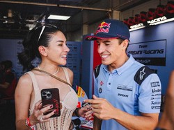 Nikita Mirzani Asyik-asyikan di Mandalika Bareng Marc Marquez
