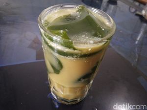 Segar Gurih Es Cuwing Basuki Yang Menggunakan Dua Jenis Santan