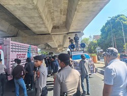 Massa Demo di Bawaslu Sulsel Desak Camat Galesong Utara Tak Netral Disanksi