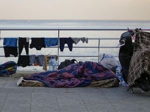 Lari dari Serangan Israel, Warga Lebanon Tidur di Jalanan Beirut Lari dari Serangan Israel, Warga Lebanon Tidur di Jalanan Beirut