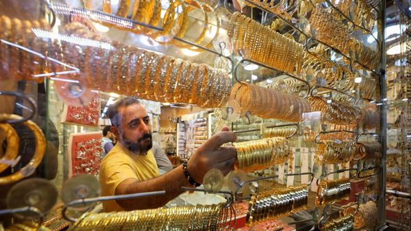 Potret Warga Mesir Beralih ke Emas China Saat Harga Emas Meroket