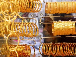 Harga Emas Cetak Rekor Berkali-kali Akhiri Tren Deflasi RI