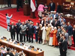 Momen Kader Gerindra Teriak Prabowo Presiden Sebelum Paripurna Akhir DPR