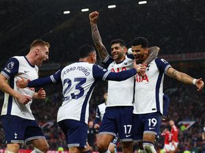 Cara Tottenham Lucuti Man United