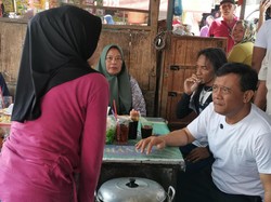 Blusukan ke Pasar Boja, Ahmad Luthfi Ajak Pedagang-Tukang Ojek Makan Soto