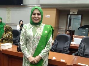 Mahdalena Perempuan Pertama Jadi Anggota DPR dari Sumbawa Mahdalena Perempuan Pertama Jadi Anggota DPR dari Sumbawa
