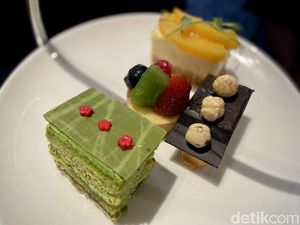 Hari Batik Nasional, Menikmati Afternoon Tea Sambil Membatik Hari Batik Nasional, Menikmati Afternoon Tea Sambil Membatik