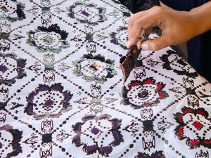 10 Twibbon Keren Hari Batik Nasional 2024, Yuk Gunakan dan Bangga Berbatik! 10 Twibbon Keren Hari Batik Nasional 2024, Yuk Gunakan dan Bangga Berbatik!