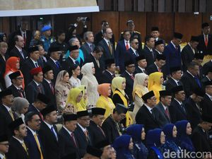 Fenomena Gagal Dilantik Jadi Anggota DPR Fenomena Gagal Dilantik Jadi Anggota DPR