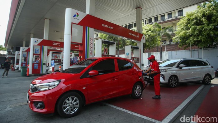 Harga BBM Non Subsidi Turun Gaeѕ! Pertamina, Shell, BP dan Vivo kompak menurunkan harga materi bakar minyak (BBM). per 1 Oktober 2024. Harga gres berlaku pada 1 Oktober 2024.