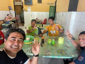 Kadis PMD Bone Foto Pose 3 Jari Diduga Kampanyekan Paslon, Bawaslu Usut Kadis PMD Bone Foto Pose 3 Jari Diduga Kampanyekan Paslon, Bawaslu Usut