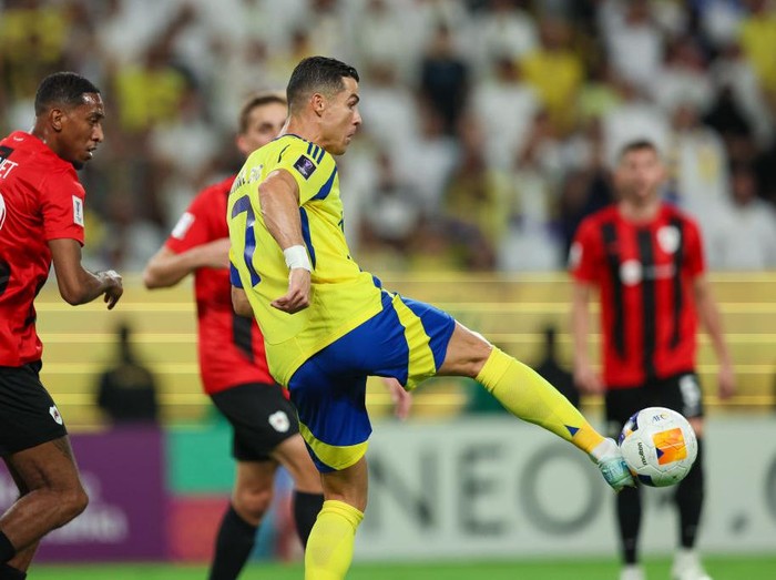 RIYADH, SAUDI ARABIA - SEPTEMBER 30: Cristiano Ronaldo of Al Nassr during the AFC Champions League Elite match between Al Nassr and Al Rayyan at Al Awwal Park on September 30, 2024 in Riyadh, Saudi Arabia. (Photo by Yasser Bakhsh/Getty Images)