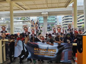 Massa Geruduk Gedung Dewas KPK, Desak Usut Etik Alex Marwata Massa Geruduk Gedung Dewas KPK, Desak Usut Etik Alex Marwata