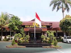 2 Tahun Tragedi Kanjuruhan, Polres Malang Kibarkan Bendera Setengah Tiang