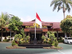 2 Tahun Tragedi Kanjuruhan, Polres Malang Kibarkan Bendera Setengah Tiang