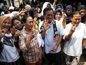 Pranomo Kampanye di Pesanggrahan, Bagikan Kupon Sembako Murah Pranomo Kampanye di Pesanggrahan, Bagikan Kupon Sembako Murah