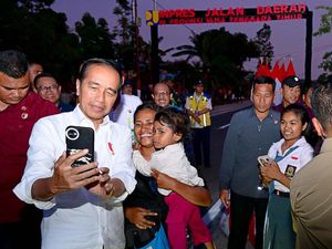 Lampu yang Mendadak Padam Saat Jokowi Resmikan Jalan di Kupang Lampu yang Mendadak Padam Saat Jokowi Resmikan Jalan di Kupang