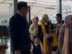 Video RK Dampingi Atalia Pelantikan Anggota DPR Video RK Dampingi Atalia Pelantikan Anggota DPR