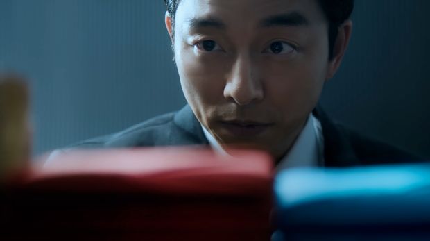 Gong Yoo dalam video promosi serial Squid Game 2 (2024). (Netflix)