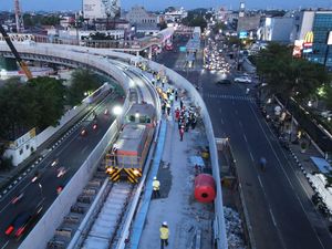 JakPro Uji Coba Jalur LRT Jakarta Velodrome-Rawamangun JakPro Uji Coba Jalur LRT Jakarta Velodrome-Rawamangun