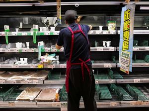 Gagal Pensiun, Pria 90 Tahun Masih Kerja di Minimarket Demi Hidup