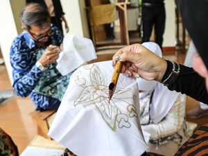 Hari Batik Nasional 2025: Latar Belakang hingga Info Acara Perayaan Hari Batik Nasional 2025: Latar Belakang hingga Info Acara Perayaan