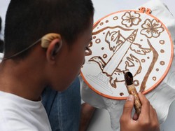 Serunya Belajar Menggambar Batik Tulis