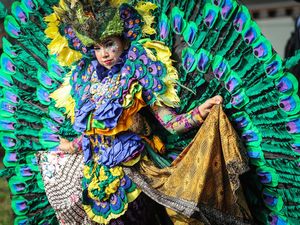 9 Momen Menarik Peringatan Hari Batik Nasional di Tanah Air 9 Momen Menarik Peringatan Hari Batik Nasional di Tanah Air