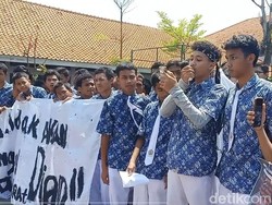 Tuding Guru BK Lecehkan Puluhan Siswi, Pelajar SMAN 3 Kota Pekalongan Demo