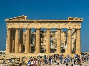 Musim Panas Tiba, Yunani Kebanjiran Wisatawan, Kekurangan Tenaga Kerja Wisata